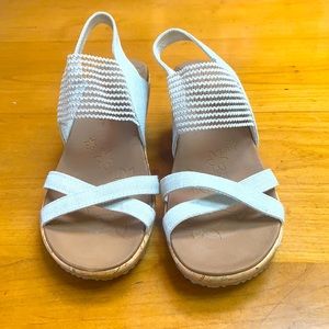 Beverlee Sketchers Luxe Foam Wedge Sandals, size 7